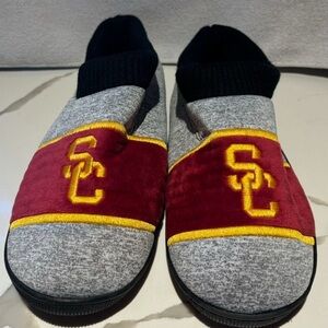 New USC Men’s Size M House Shoes by FOCO